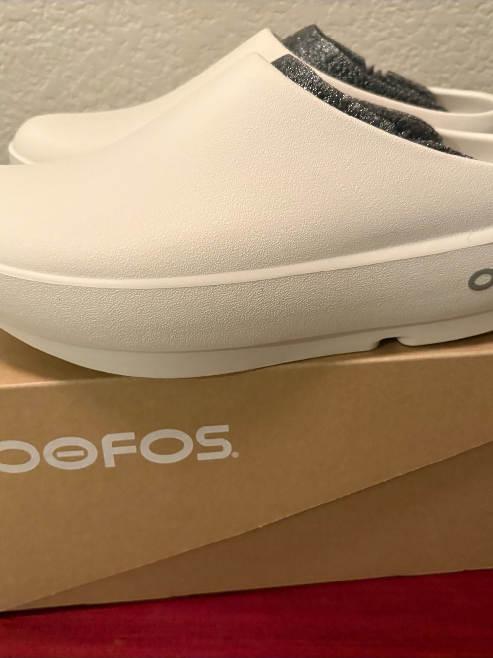 OOFOS Unisex OOCloog+ Recovery Clogs - Chalk White - Size M7 / W9 - NIB